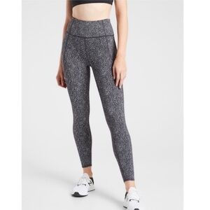 Athleta Lightning Static 7/8 Tights Pockets Black White Women's Size XS